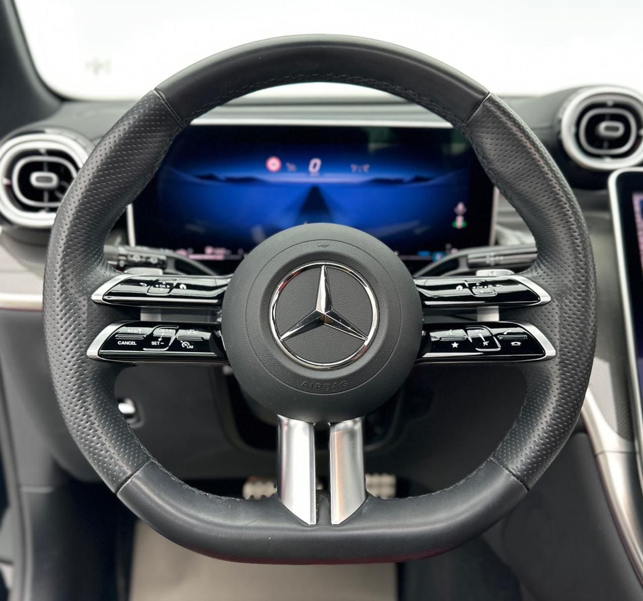 مرسيدس بنز GLC 200 4MATIC HIGH 2024 Mercedes-Benz GLC 200 4MATIC, June/2029 Mercedes Warranty + Service Contract, Full