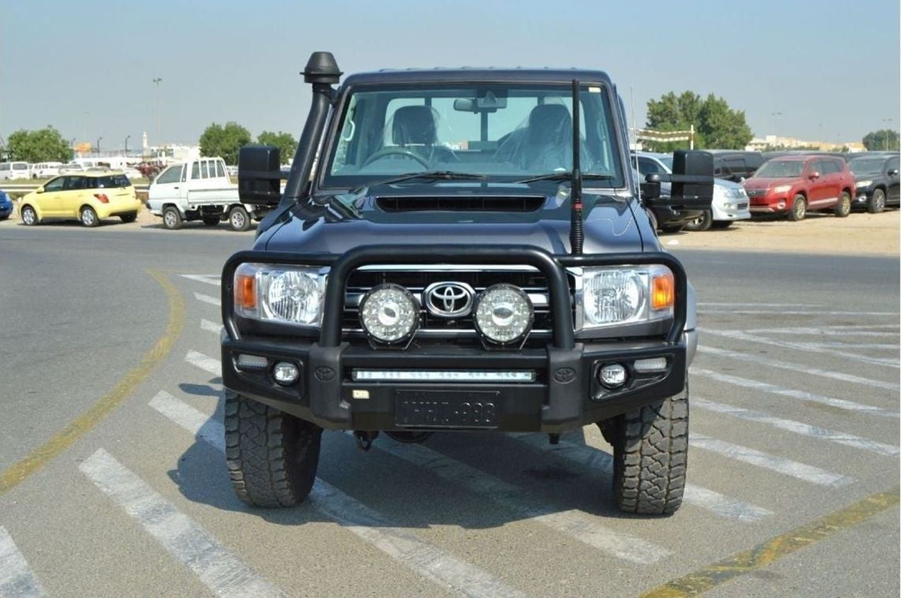 تويوتا لاند كروزر بيك آب Single cabin