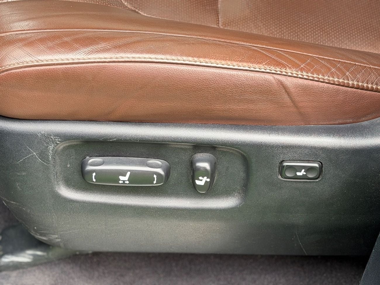 تويوتا لاند كروزر VXR+ 5.7L