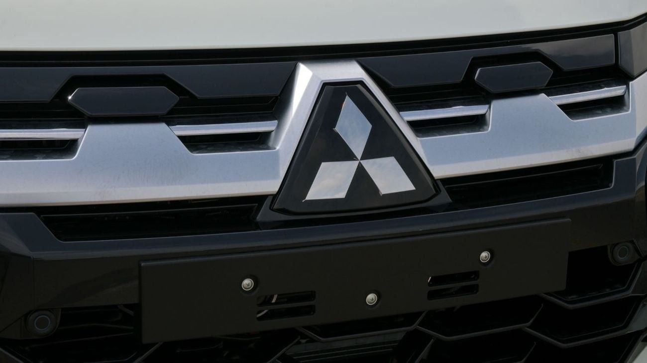 Mitsubishi Montero Sport Brand New Montero Sport 2025 Export 3.0L 4WD Petrol|White/Black|MONTEROSPORT-GLS-PREM-25|