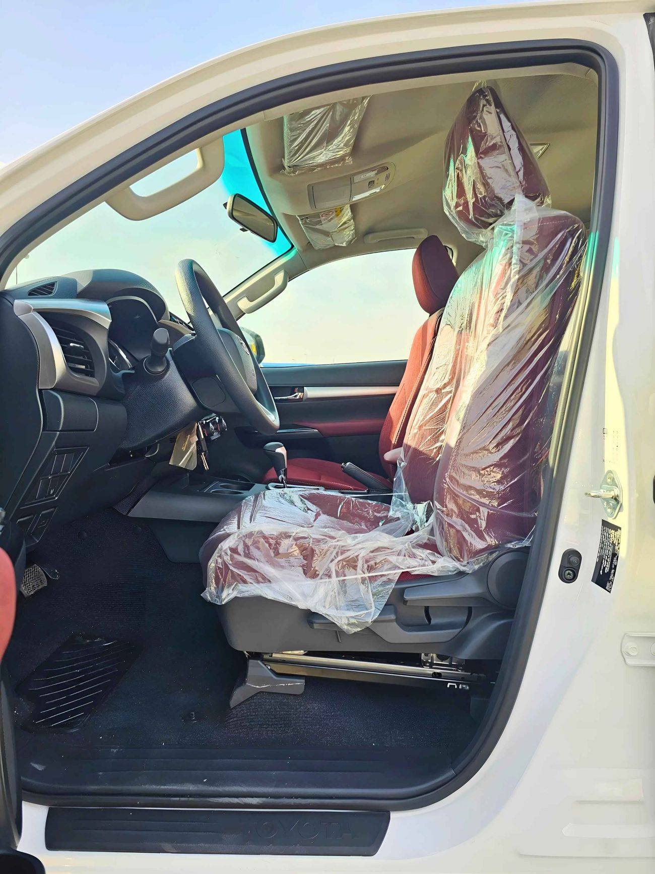 Toyota Hilux A/T / 2.7L PETROL /  DVD CAMERA / AUTO A/C / 4WD (CODE # 69030)