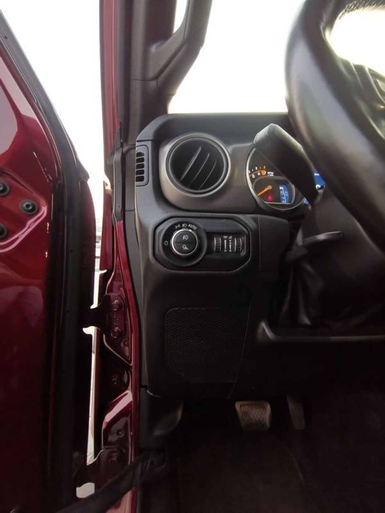 جيب جلادياتور Jeep Gladiator - 2022 - Maroon