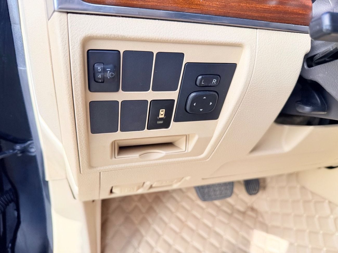 Toyota Land Cruiser Toyota landcuriser 2017  GXR V6 full option petrol full option