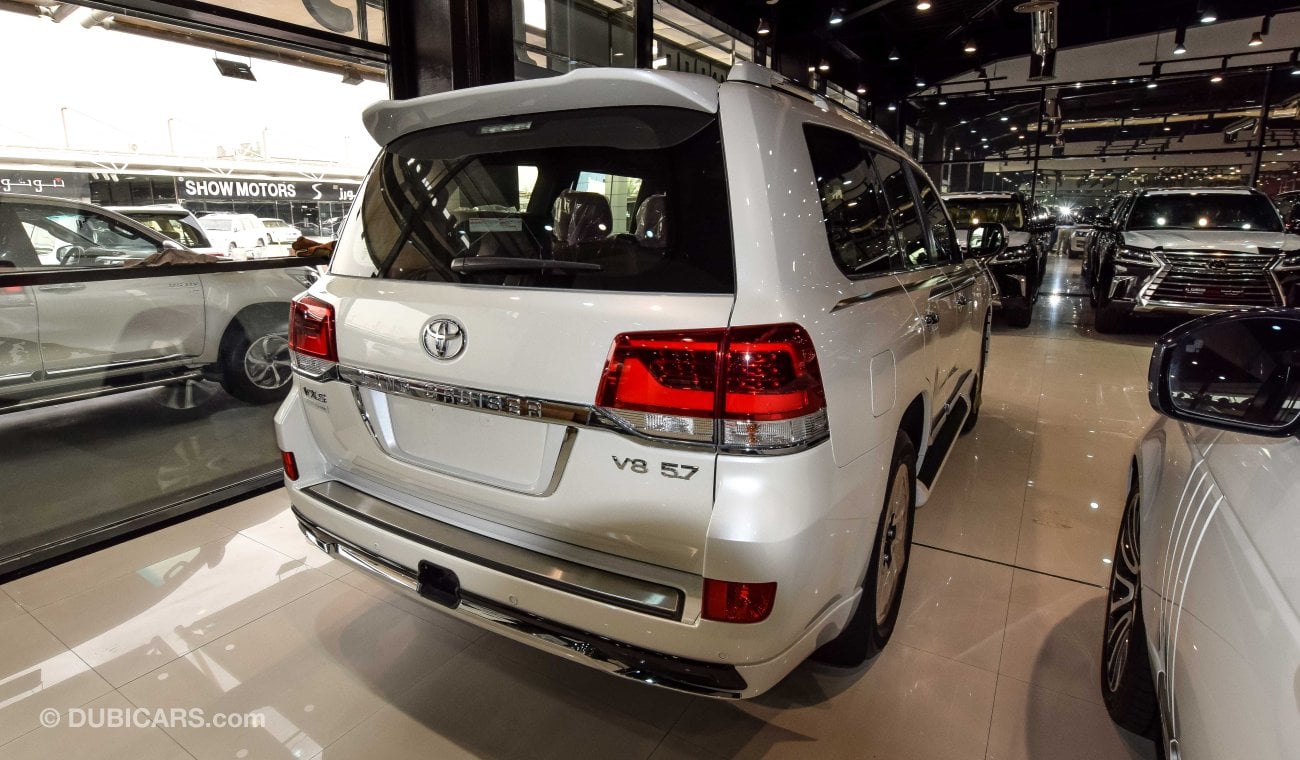 Toyota Land Cruiser VXS V8 5.7L White Edition