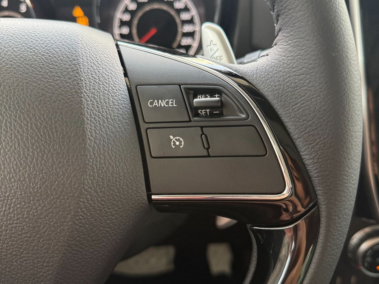 Mitsubishi ASX 2.0 LUXURY 4WD PANORAMA **EXPORT ONLY**التصدير فقط خارج الخليج***