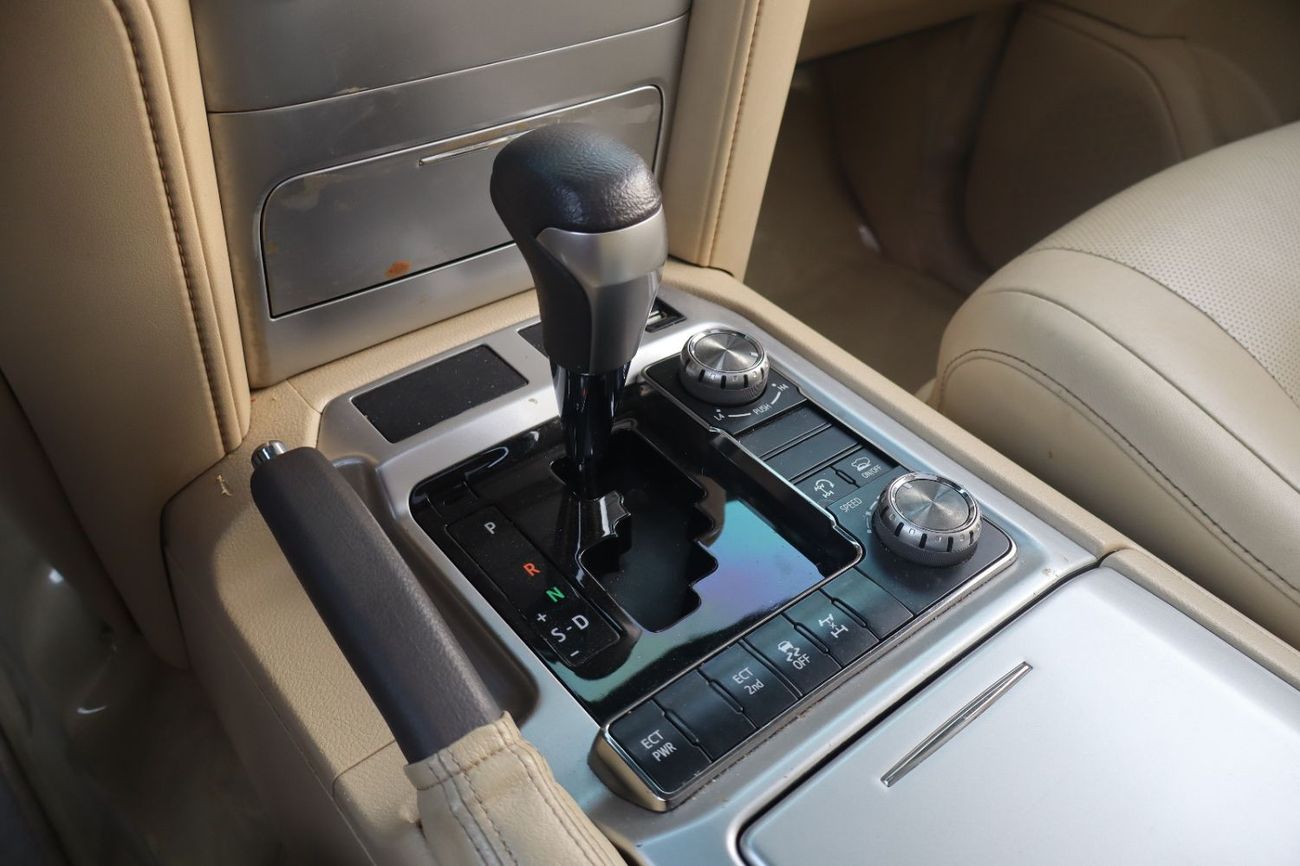 تويوتا لاند كروزر GXR 4.6L