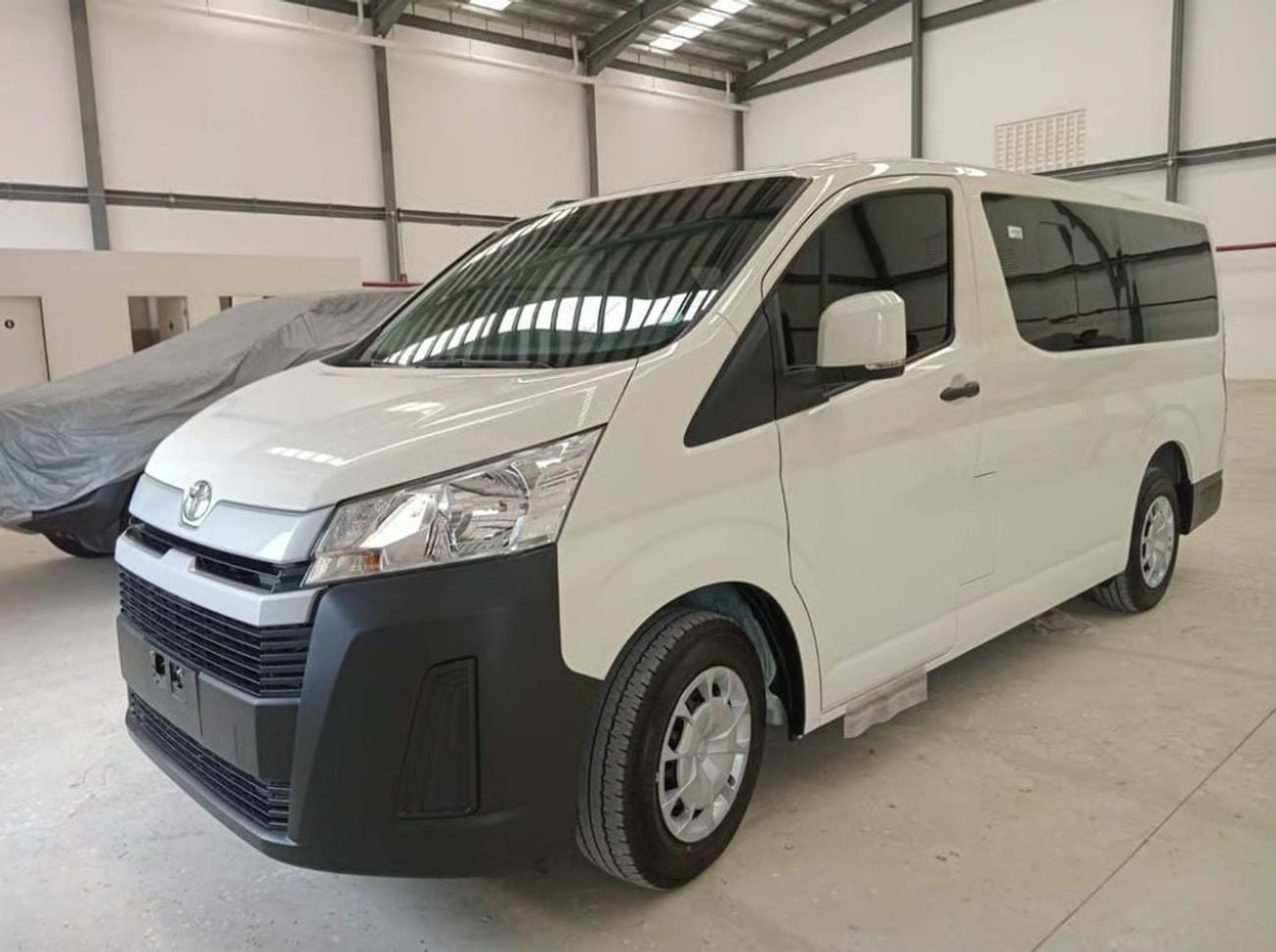 Toyota Hiace Toyota Hiace 2.8 L Diesel STD Roof ( Black Bumper)