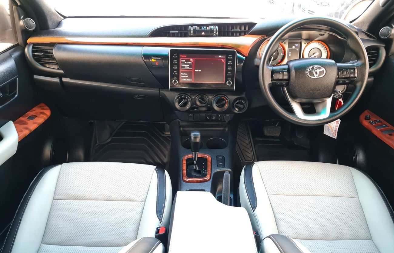 تويوتا هيلوكس Double Cabin  Right Hand Drive Model: *2023* Engine: 2.8L/ V4