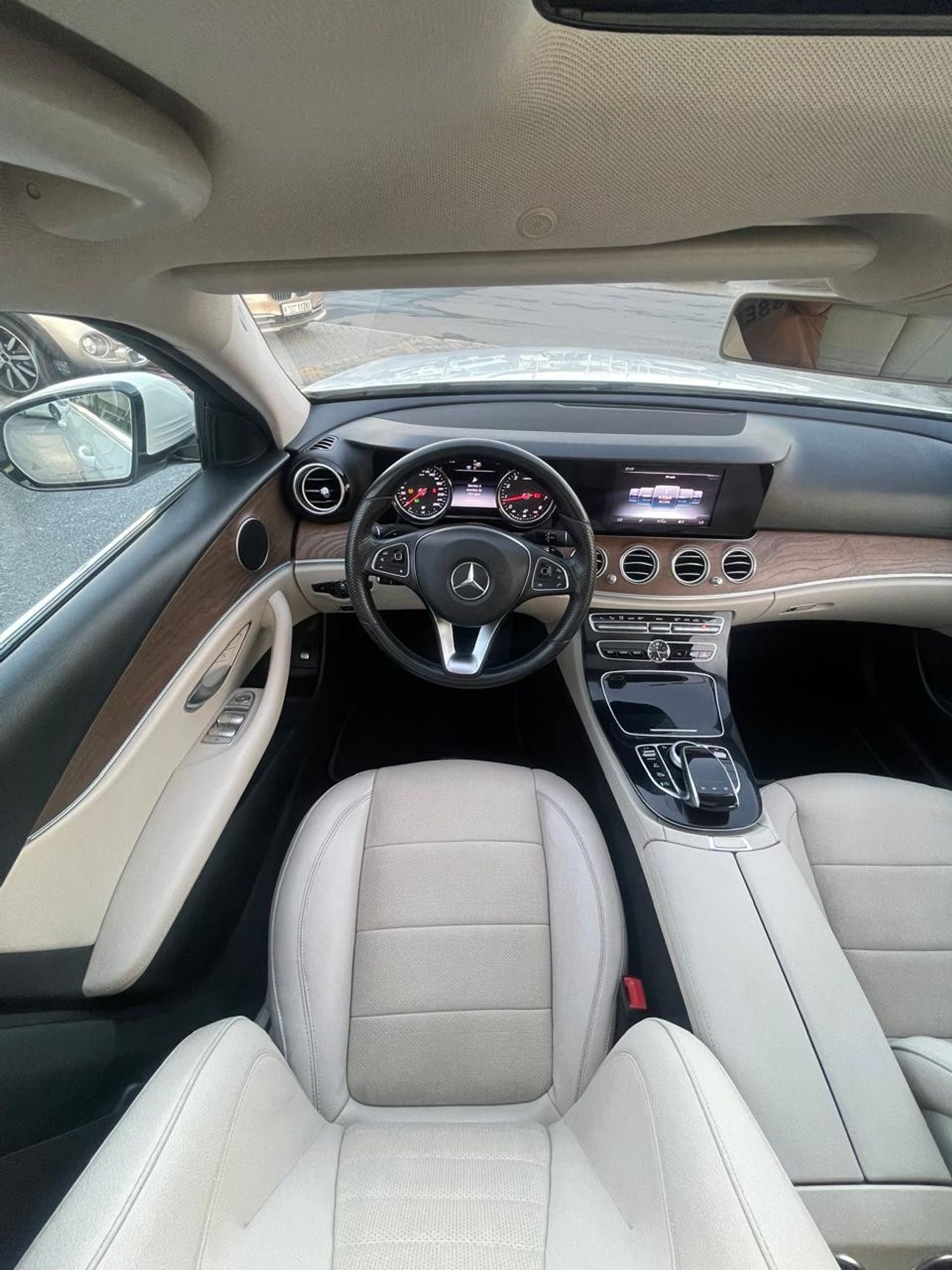 Mercedes-Benz E200 Mercedes E 200 Gulf 2017 in excellent condition, fully equipped