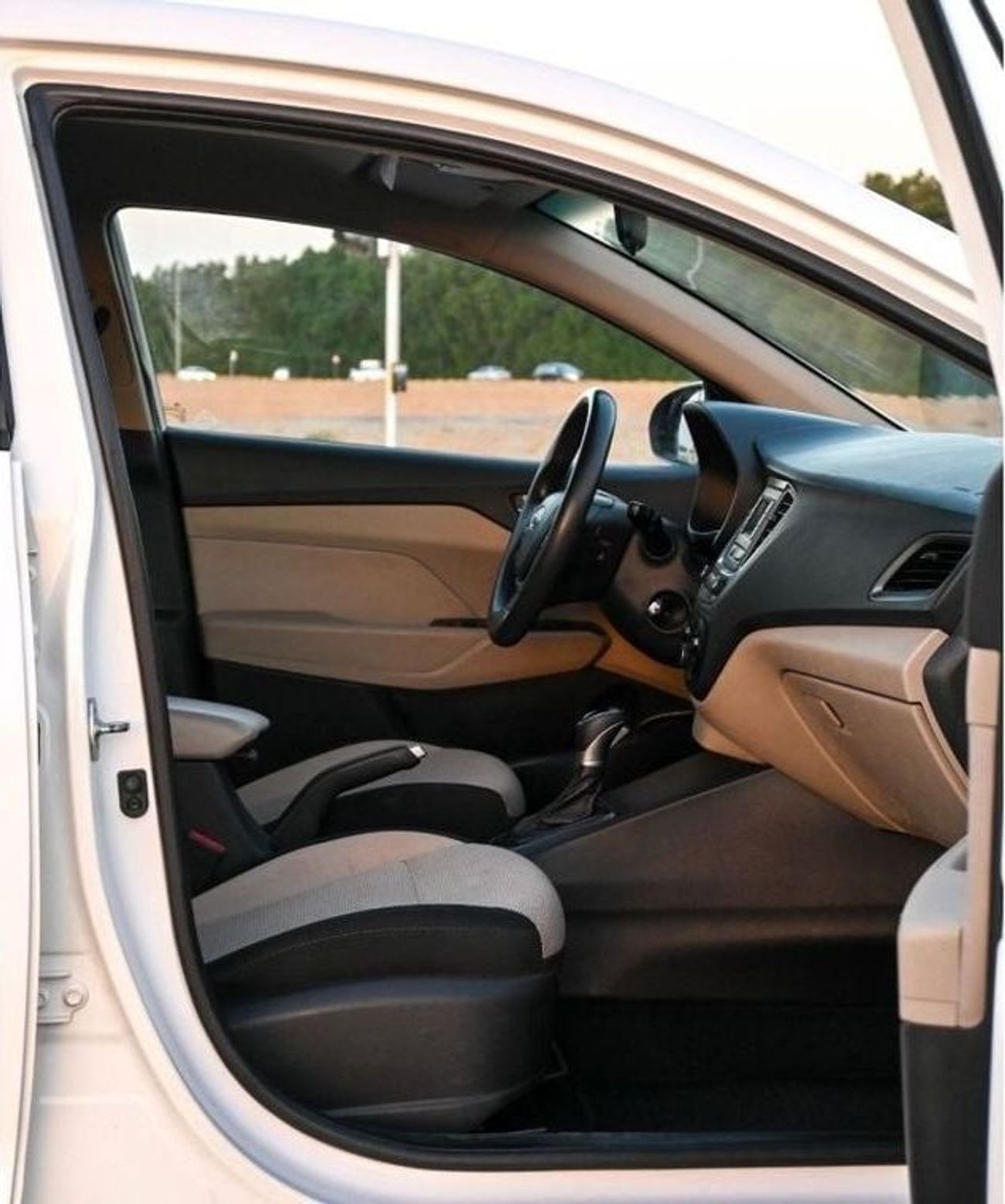 Hyundai Accent Base 1.6L (138 HP) Hyundai Accent 2020 GCC 1.6L in excellent condition, inside and out