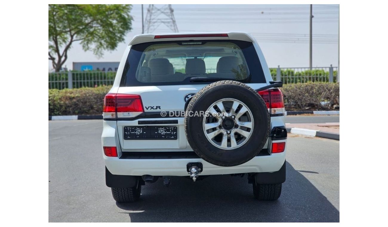 Toyota Land Cruiser TOYOTA LAND CRUISER VXR 5.7 2021 GCC WITH FOX LIFT KIT, UPGRADE EXHAUST SYSTEM ETC IN MINT CONDITION