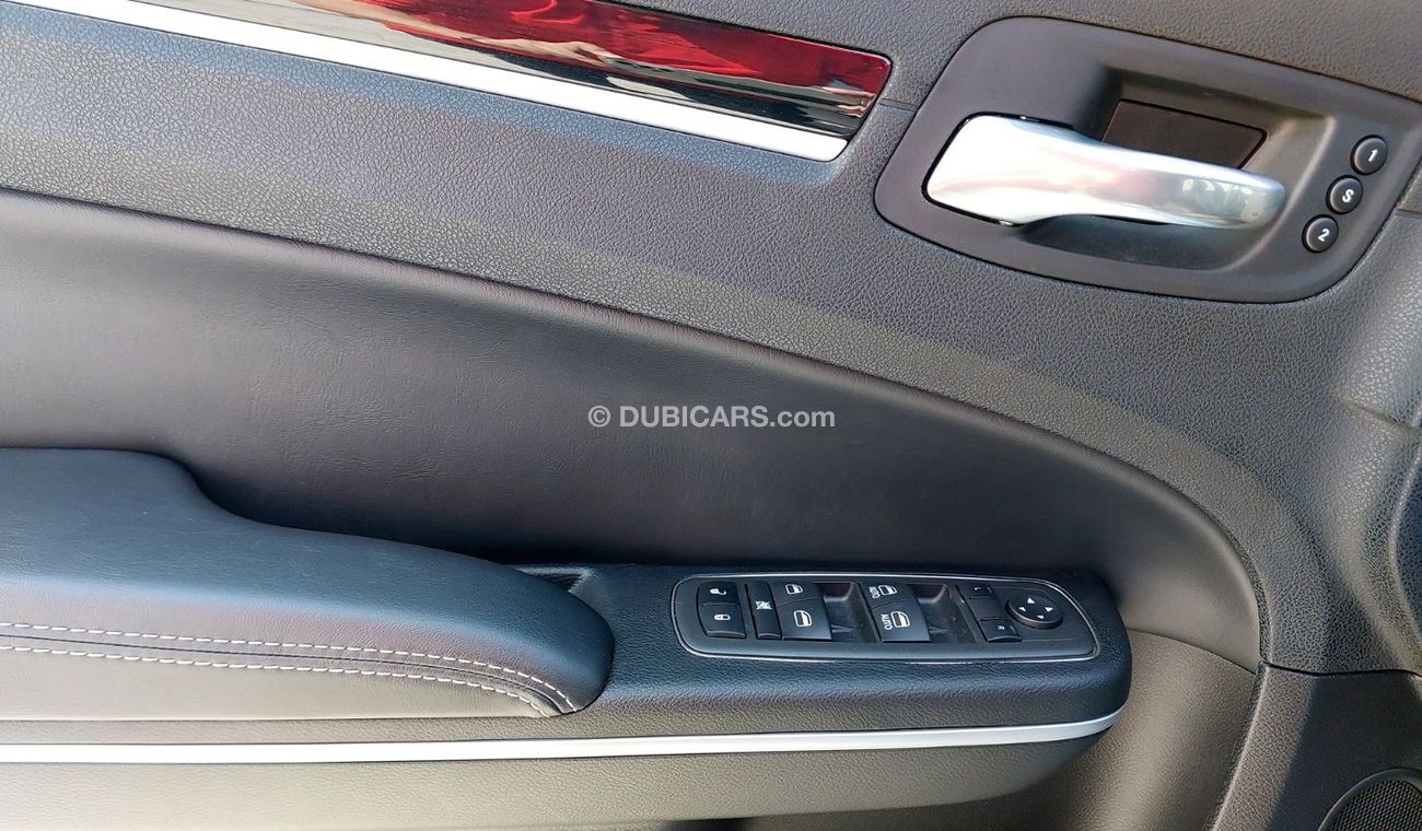 Chrysler 300s Brand New 3.6L V6 2022 GCC Agency Warranty