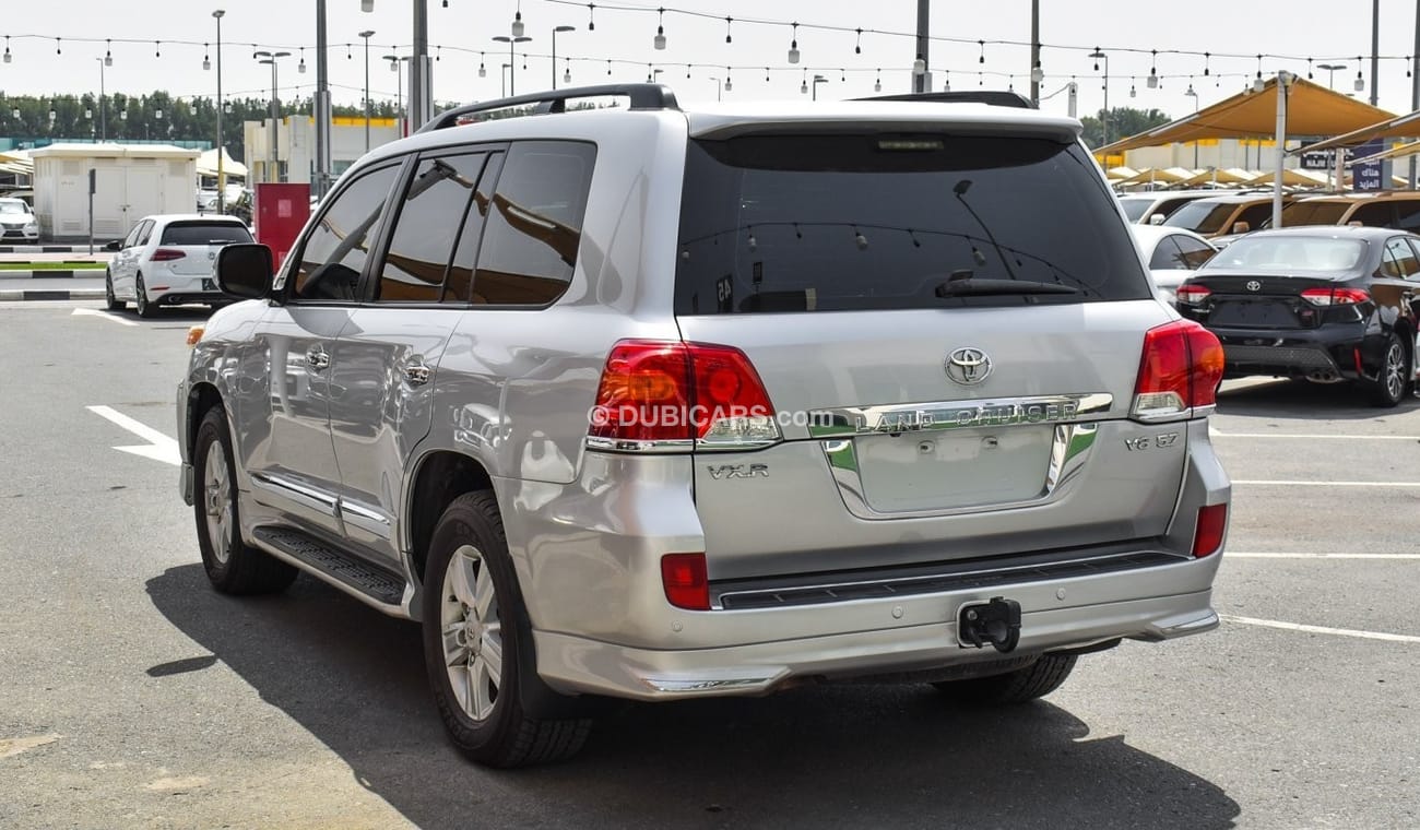 Toyota Land Cruiser VXR 5.7 V8