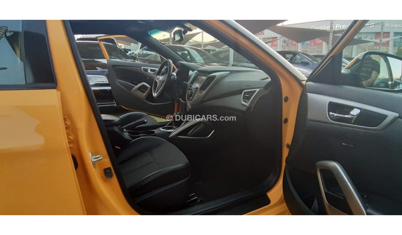Hyundai Veloster American import, full option, panorama, leather screen, rear camera, cruise control, in excellent co