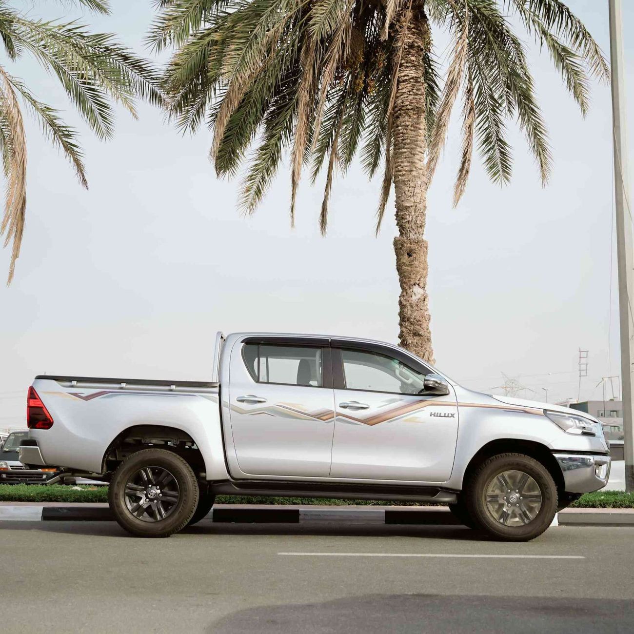 تويوتا هيلوكس GLX AT 2.7L