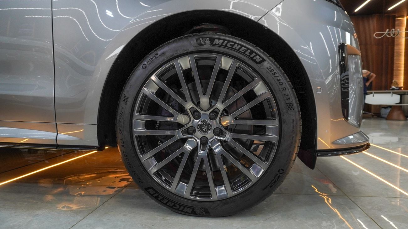 Land Rover Range Rover SVR