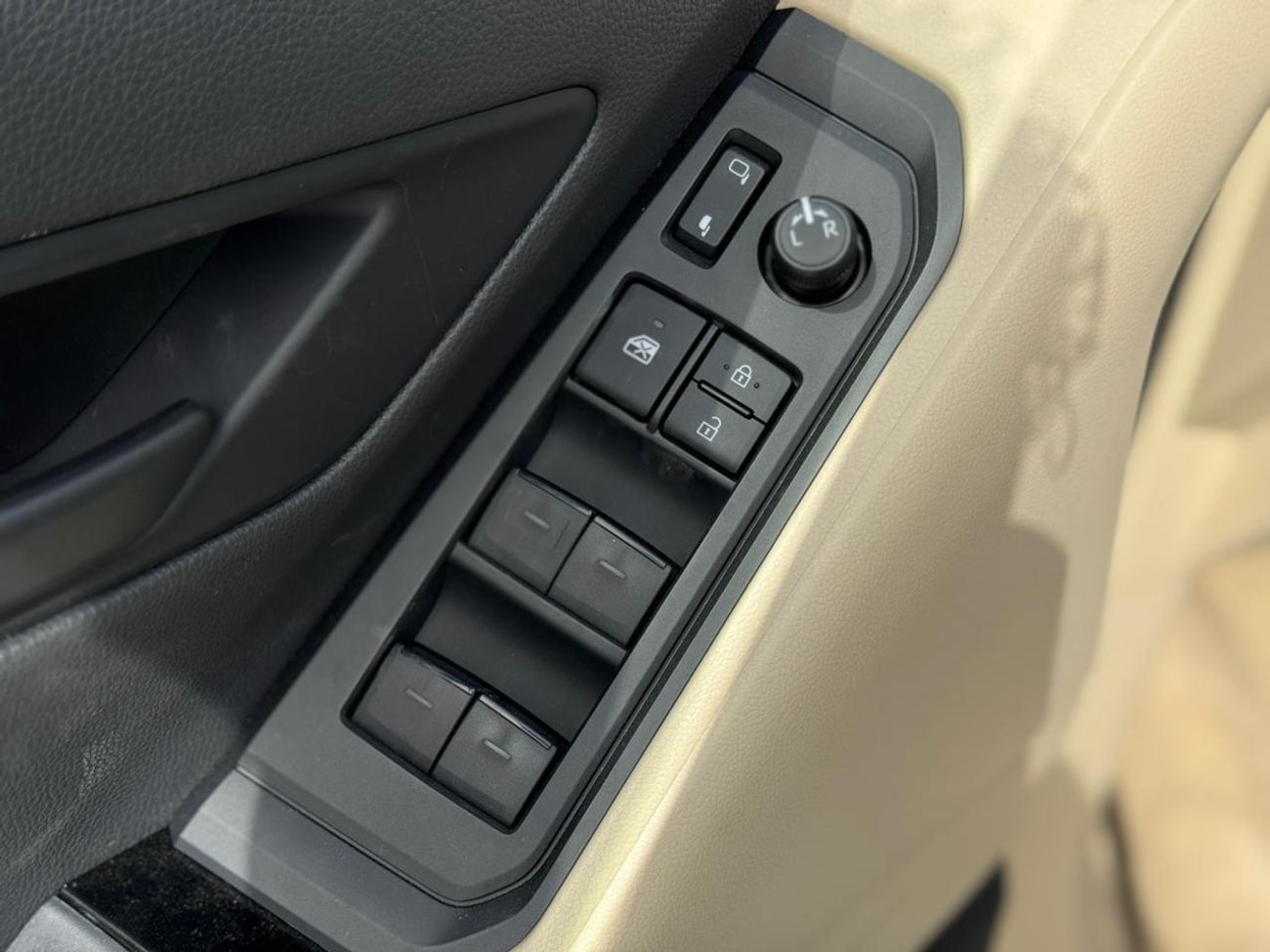 Toyota Land Cruiser Toyota Land Cruiser GXR 3.5 2026 basic with sunroof Saudi