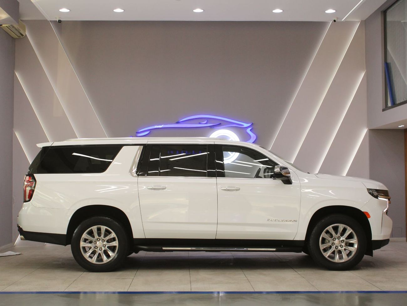 Chevrolet Suburban Premier 5.3L | VIP SEATS