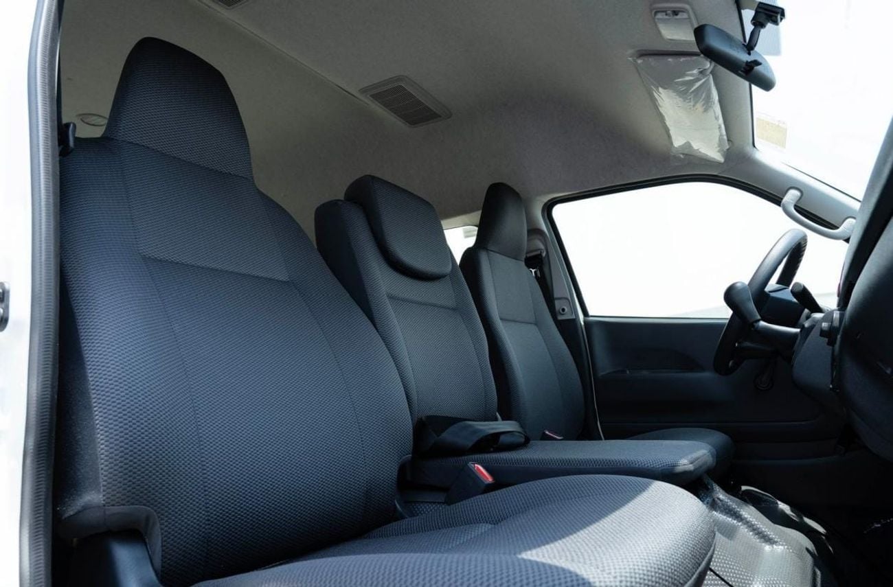 تويوتا هاياس DLS HIGH ROOF HIACE  -High Roof  3.0L M/T