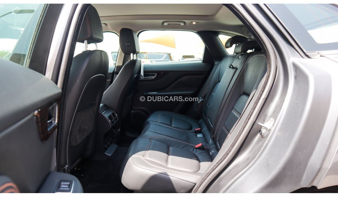 جاكوار F بيس