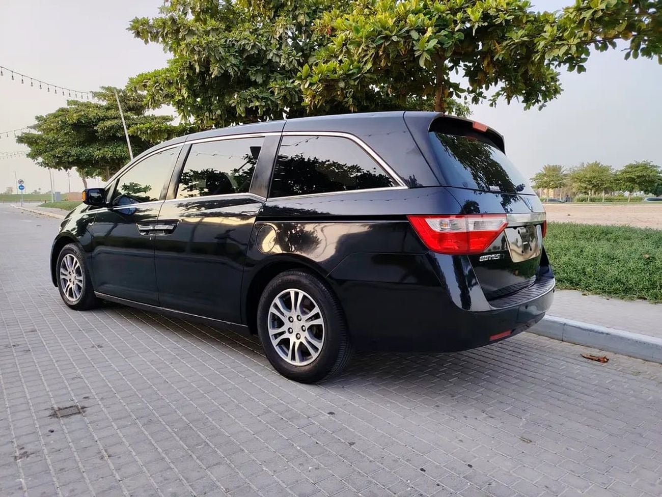 هوندا اوديسي J LX | GCC Specs | Well Maintained Full Option Van With Rear Entertainment