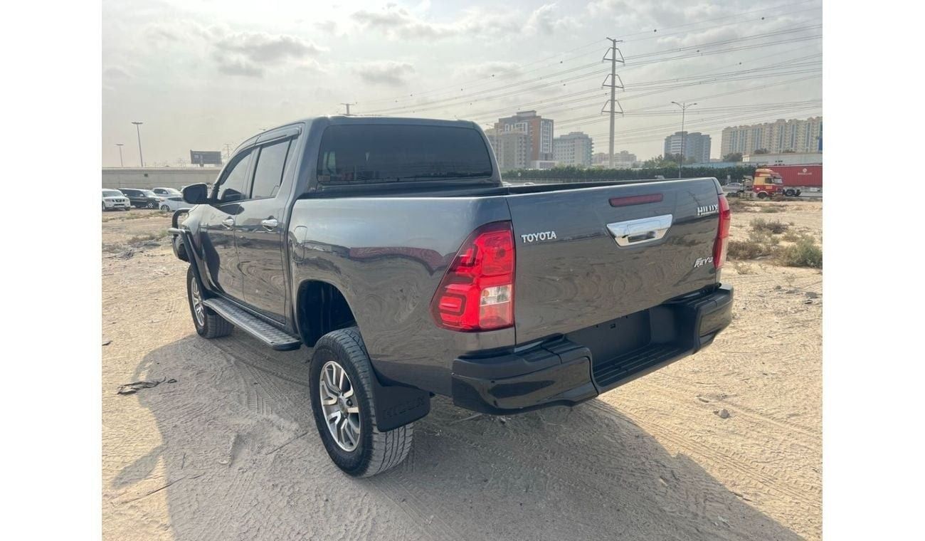 Toyota Hilux diesel 2.8 liter manual gear right hand push button start back camera