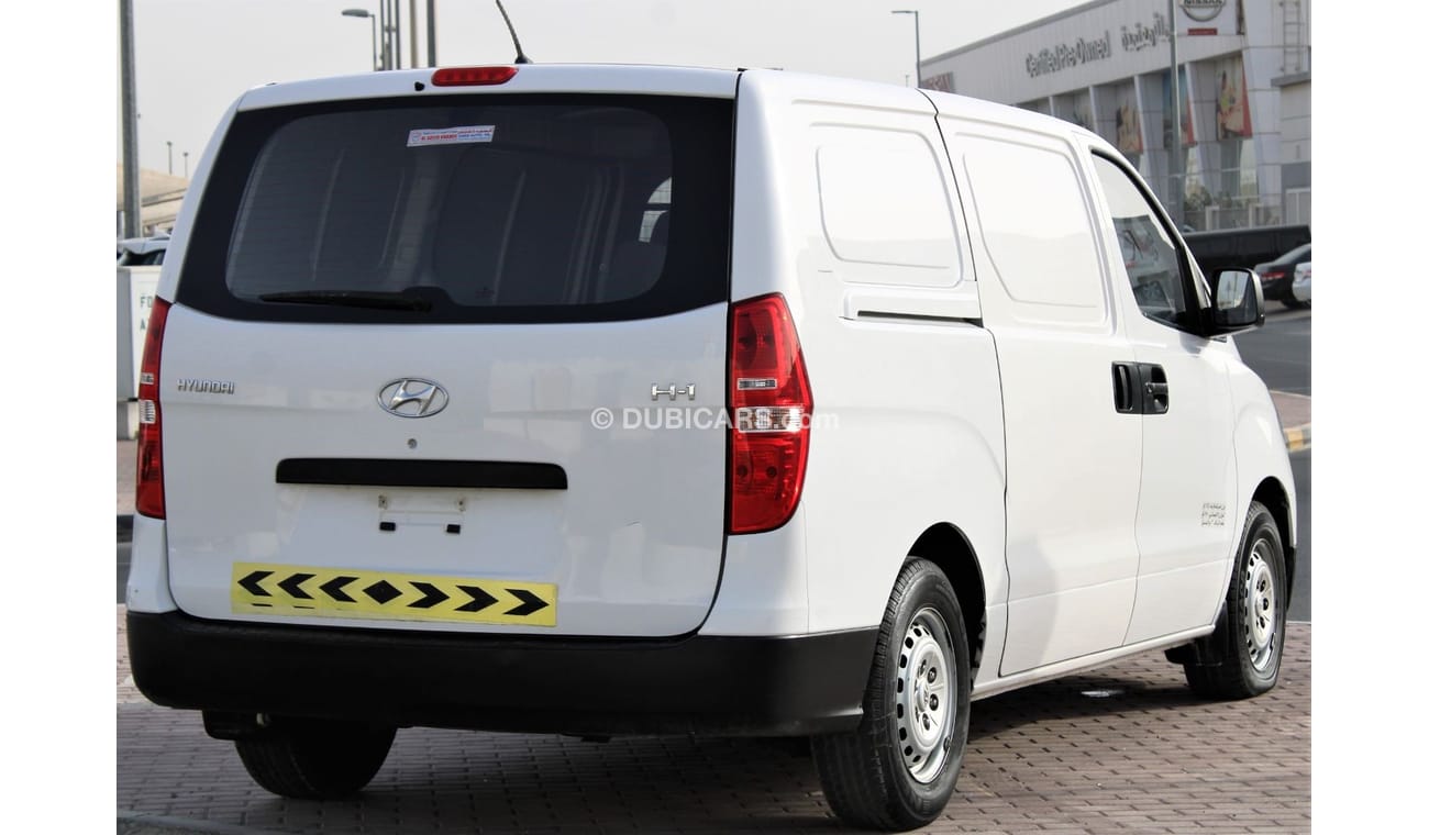 Hyundai H-1 Hyundai H1 2017, GCC van, in excellent condition, without accidents, very clean from inside and outs