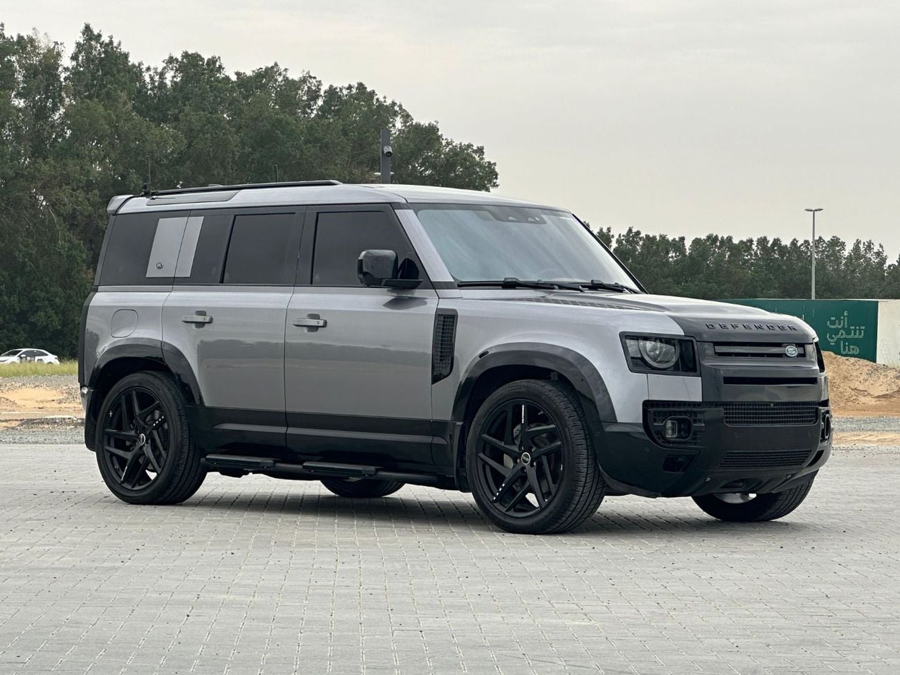 Land Rover Defender P400 110 HSE 3.0L (5 Seater)