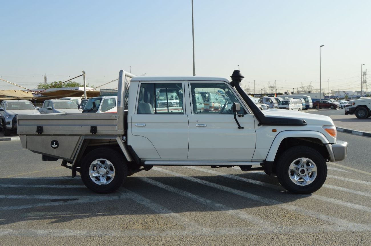 تويوتا لاند كروزر بيك آب 4.5L Double cabin
