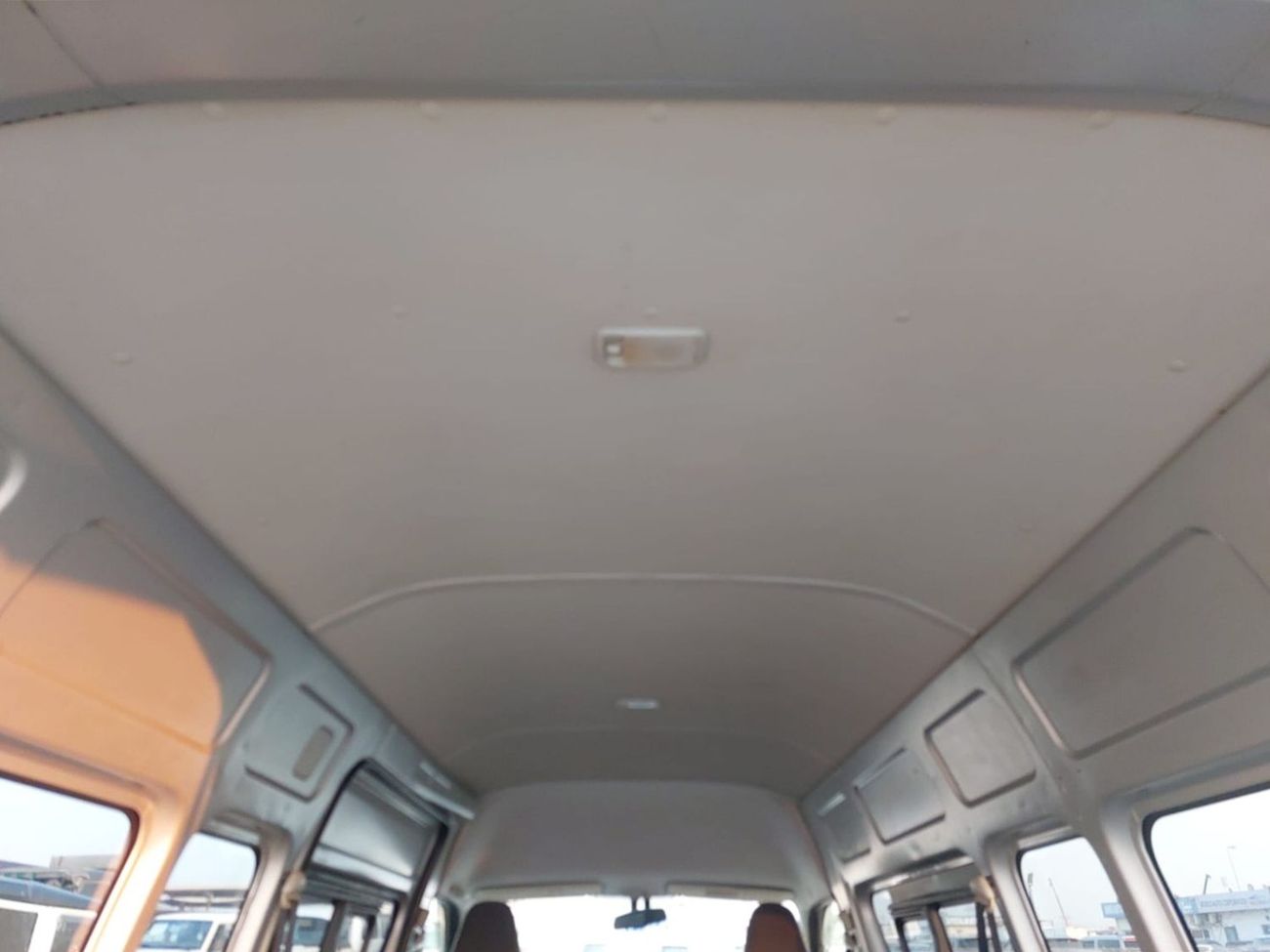 تويوتا هاياس TOYOTA HIACE VAN RHD 2015 MODEL 3.0 L DIESEL AUTOMATIC(PM15202)