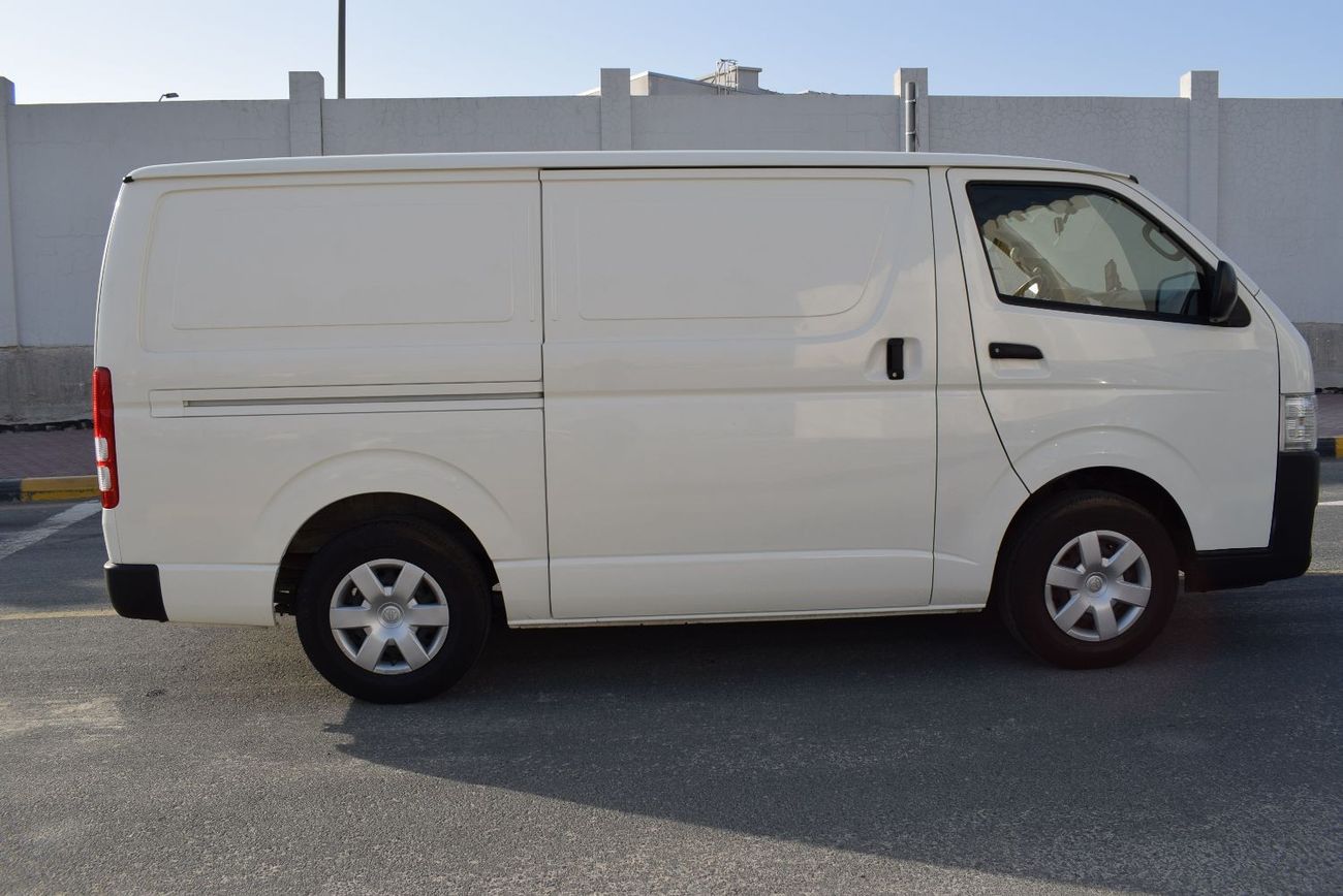 Toyota Hiace GL - Standard Roof Toyota Hiace Std Roof Van, model:2021. free of accident with low mileage