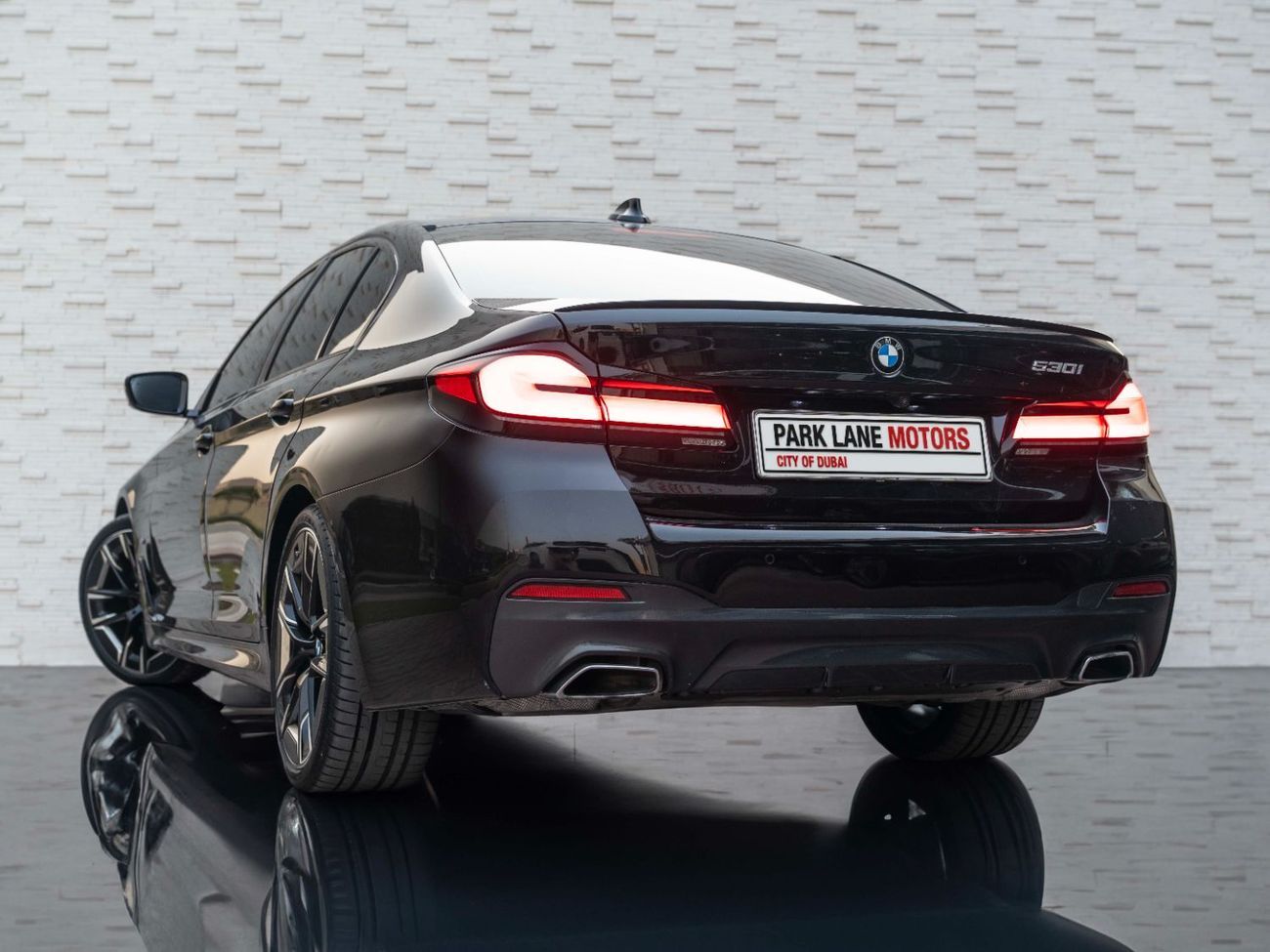 بي أم دبليو 530i Luxury M Sport Package 2.0L