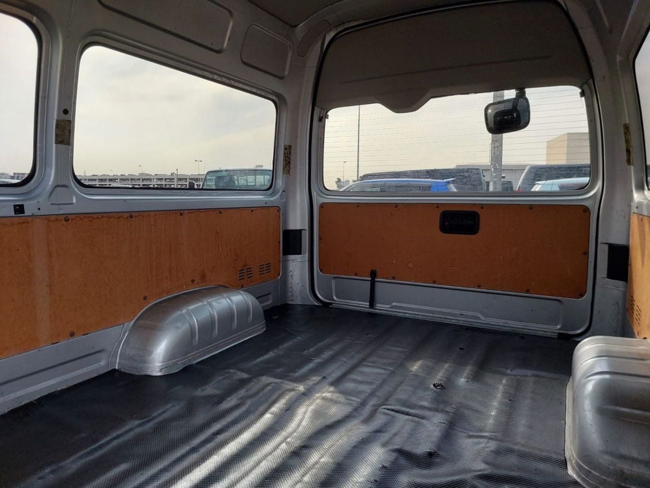 Toyota Hiace (RAMADAN OFFER) TOYOTA HIACE VAN RHD 2015 MODEL 3.0 L DIESEL AUTOMATIC(PM16503)