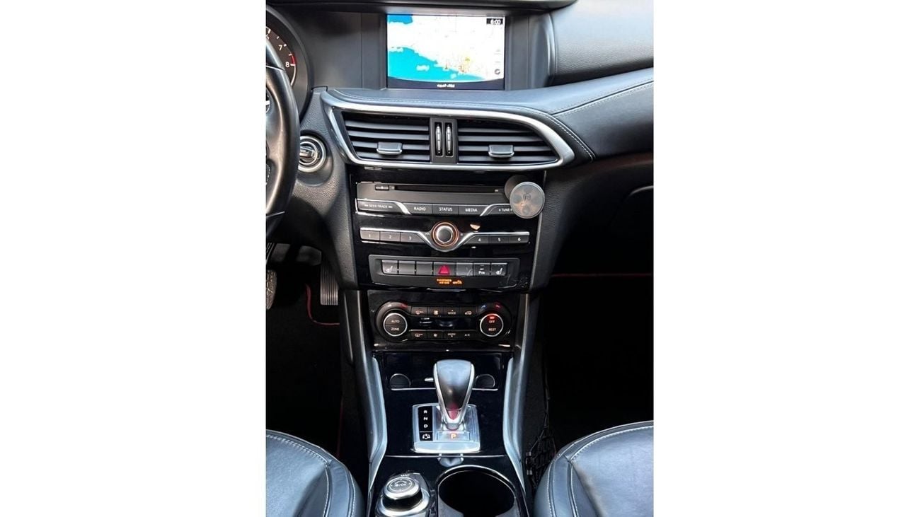 Infiniti Q30 Premium