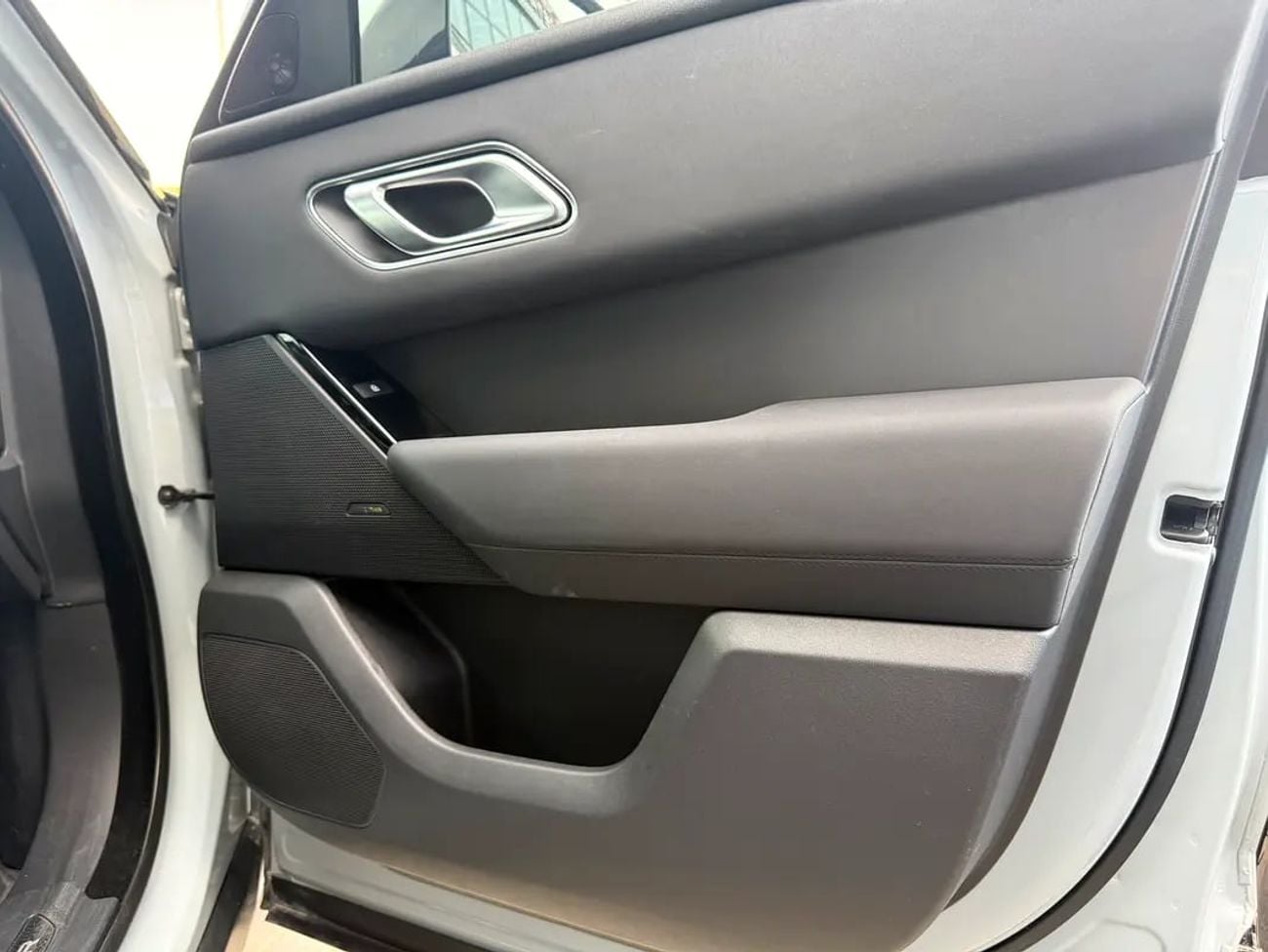 لاند روفر رينج روفر فيلار P250 SE 2.0L European Specs - Brand