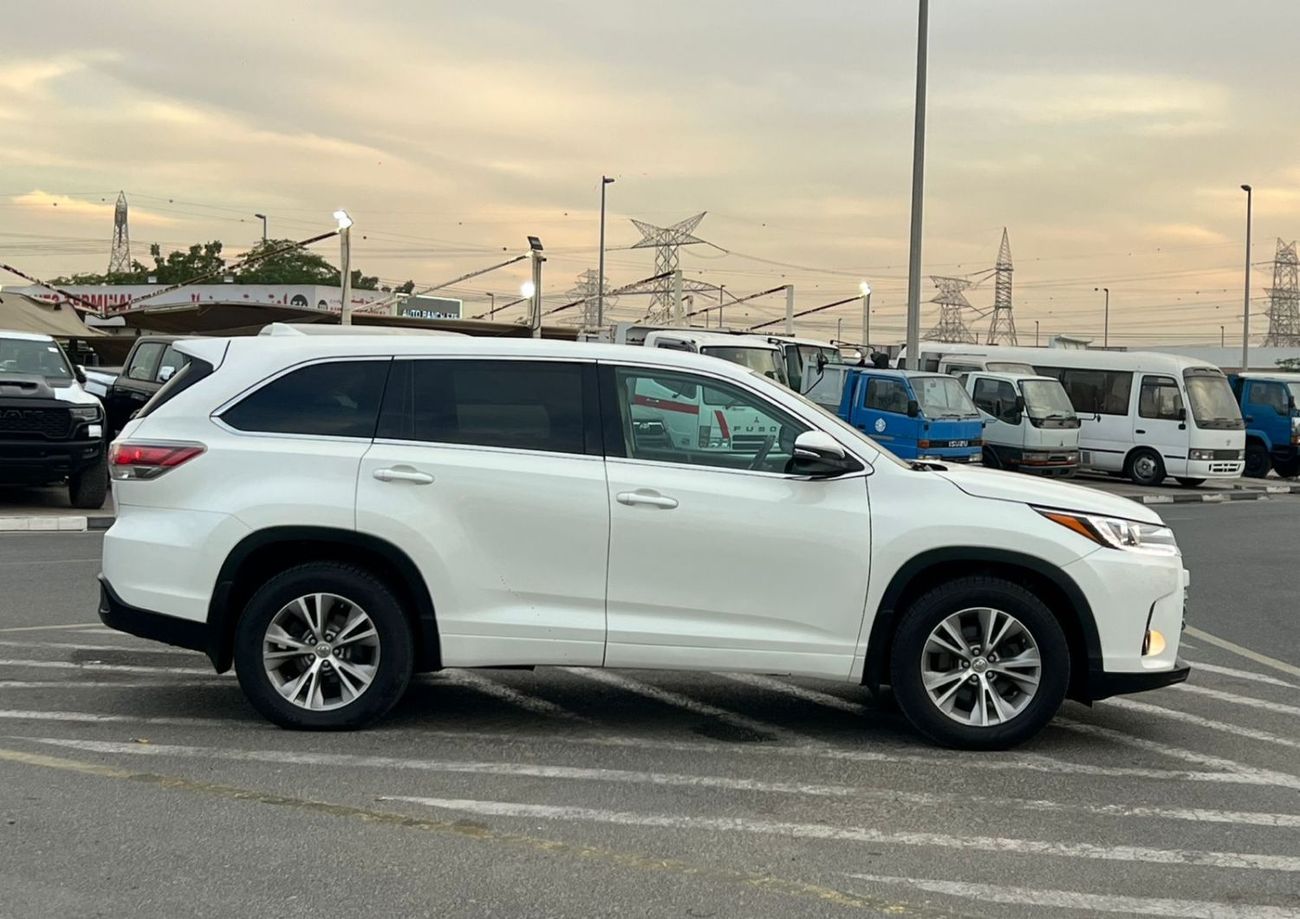 تويوتا هايلاندر 2015 Toyota Highlander LE+ Plus 3.5L V6 - Interior Beige - 7 Seater 4x4 AWD - Electric Seat With Big