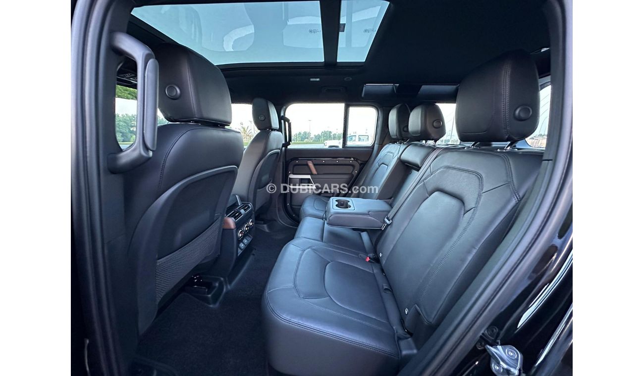 لاند روفر ديفندر DEFENDER P300 110 SE 2024 // GCC (AL TAYER) // CONTRACT SERVICE 65KM // 5 WARRANTY