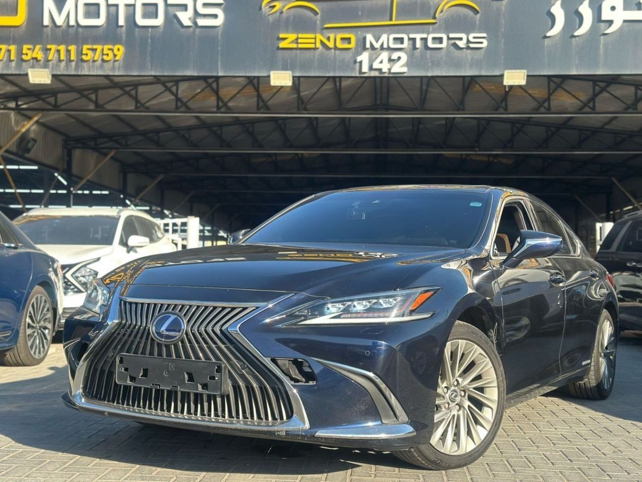 Lexus ES300h Hybrid 2.5L (214 HP)