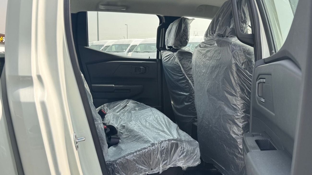 Mitsubishi L200 2.4L diesel double cabin M/T med-line