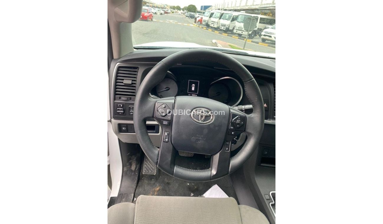 تويوتا سيكويا TOYOTA SEQUOIA V8 2018 10692KM 105000AED