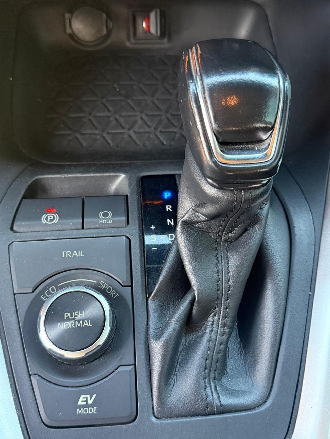 تويوتا راف ٤ XLE 2.5L