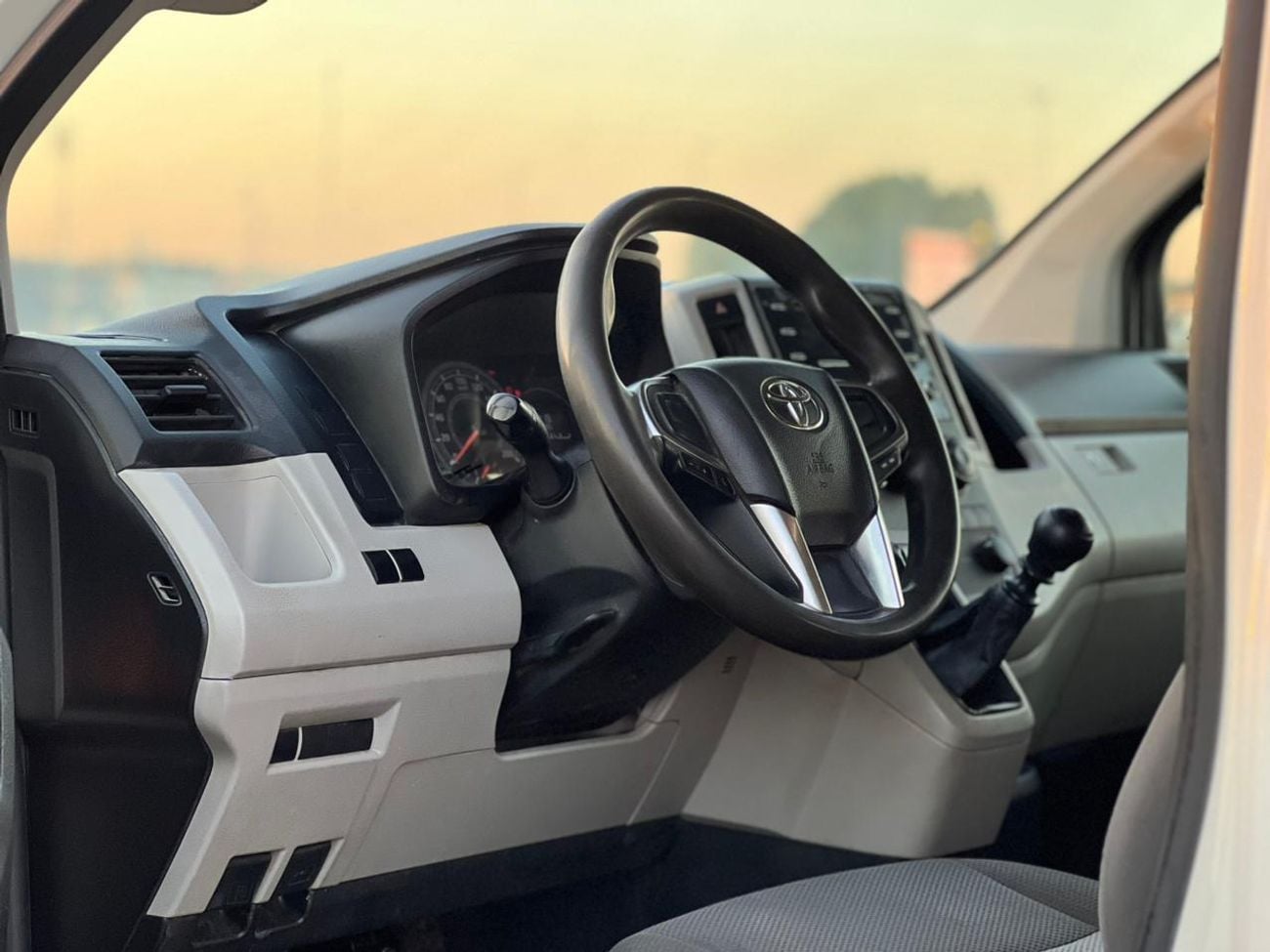Toyota Hiace GL 2021 Toyota Hiace 3.5L V6 - Passenger - Patrol Manual - 13 Seater - No Accident -