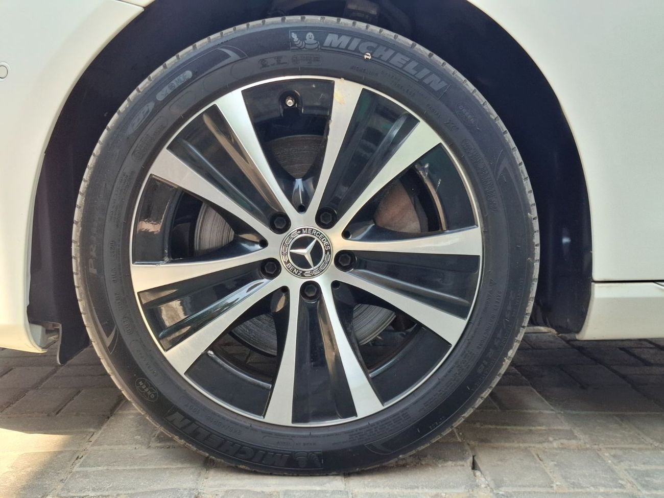 Mercedes-Benz E300 Premium + 2.0L Mercedes-Benz E300e 2021 full option