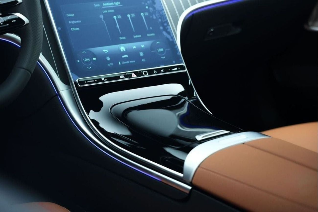 مرسيدس بنز C 200 Mercedes-Benz C 200 | 2025 GCC 0km | Agency Warranty | AMG Package |