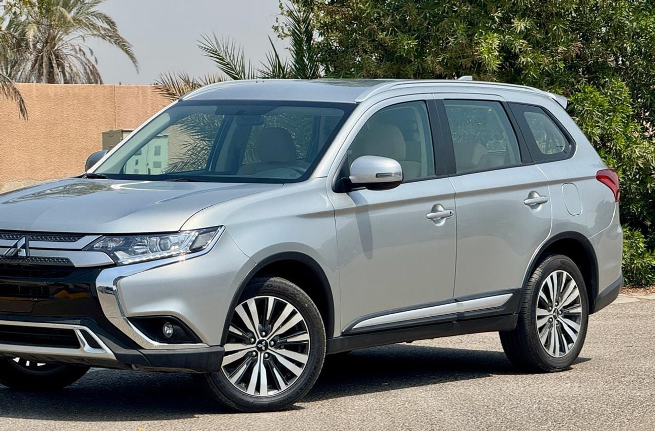 Mitsubishi Outlander GLX 865-Monthly l GCC l 4wd, Cruise, Camera l Accident Free