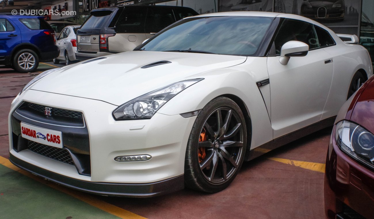 Nissan GT-R