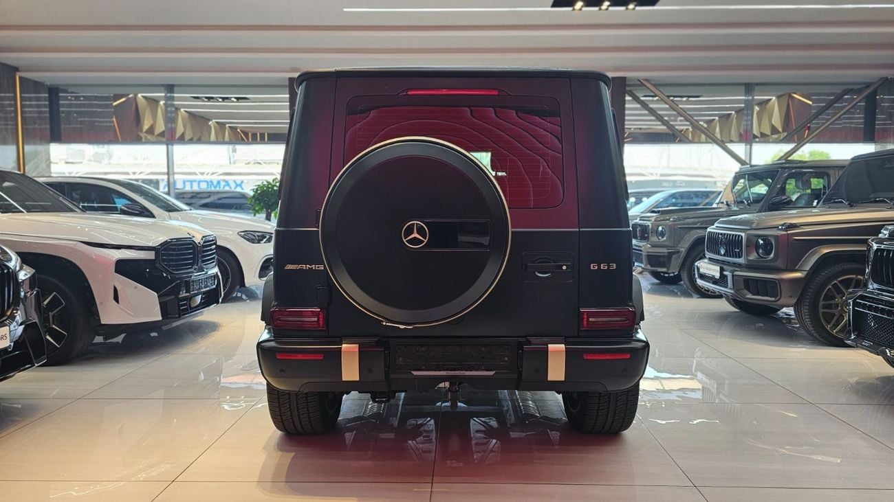 مرسيدس بنز G 63 AMG STD نسخة الجراند اسود مطفي داخلية كاربون فايبر