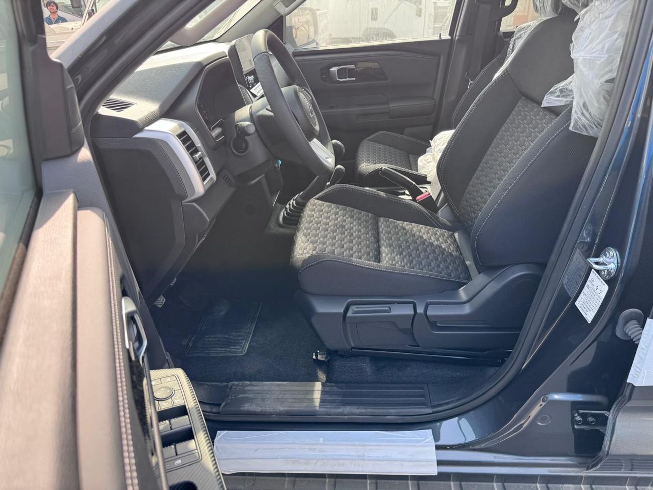 Mitsubishi L200 MITSUBISHI L200 Petrol Double Cabin 4WD 5MT 2.5L GLX -FULL OPTION_Grey