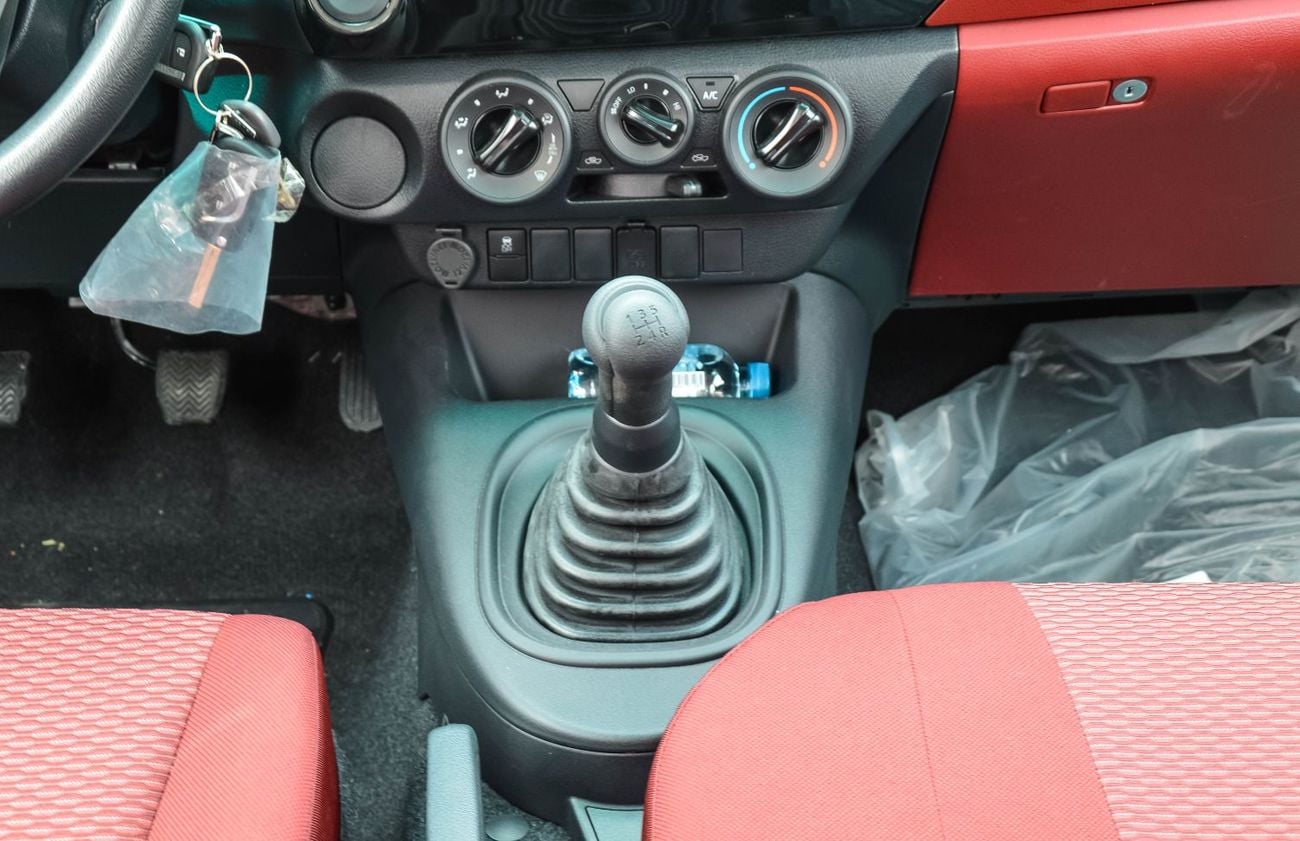 Toyota Hilux TOYOTA HILUX 2.7L RWD PETROL 4DOOR MT PICKUP 2025