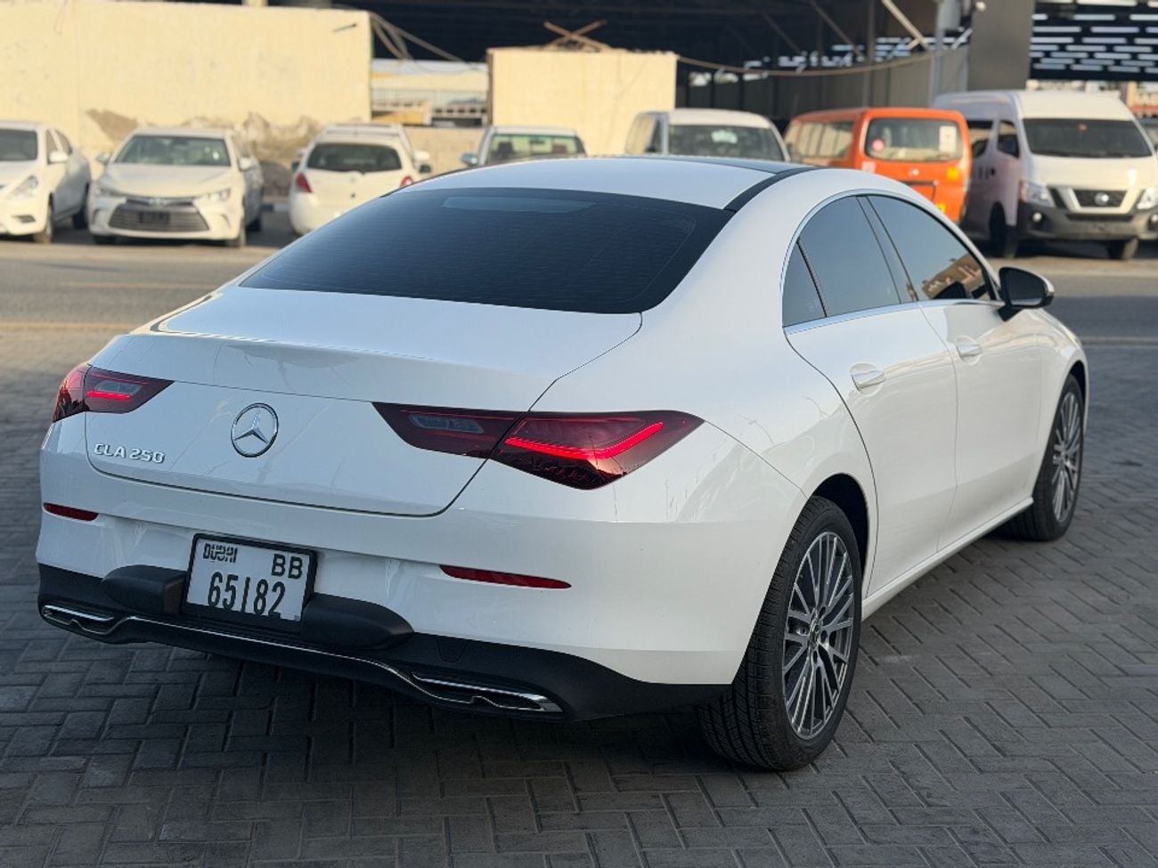 Mercedes-Benz CLA 250 للبيع Mercedes-Benz CLA 250 2025 فل أوبشن – صبغ وكالة الممشى: 1,000 كم فقط  فتحة سقف، جلد كهرباء، شا
